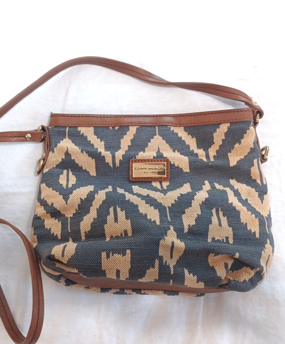Tommy Hilfiger Gray Cream Fabric Crossbody Bag Purse Gold Hardware 9x7x3 *READ